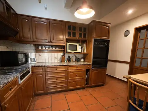 VENTA CASA 5 AMBIENTES – MERLO CENTRO