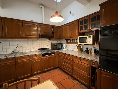 Casa 5 ambientes con 4 baños