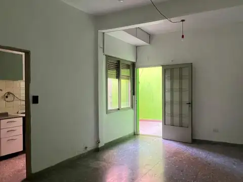Treinta Y Tres Orientales 700, Piso PB