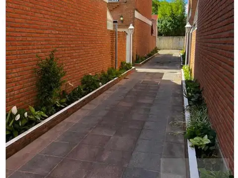 Depto Tipo Casa en Venta en Moron Sur, USD 75.000