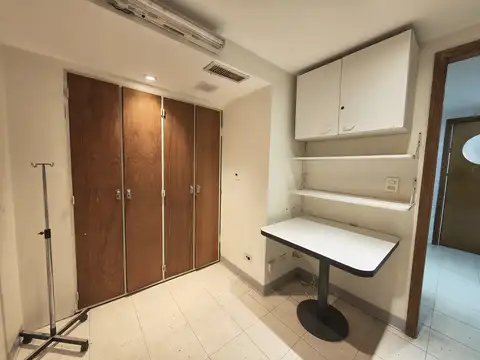 Oficina 5 ambientes con 2 baños