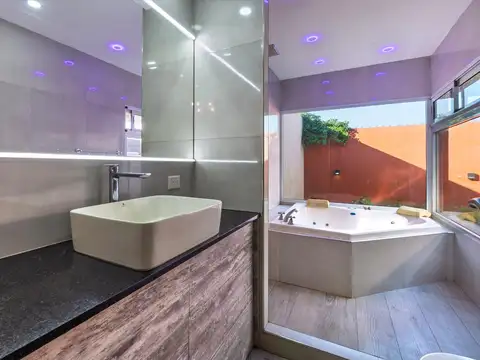 Casa en Alquiler con 1 cochera