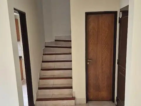 Casa en Alquiler con 1 cochera