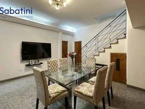 Casa en Venta con 2 cocheras