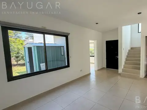 Venta / Casa - Barrio Privado Los  Robles - Apto Crédito