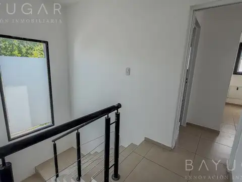 Venta / Casa - Barrio Privado Los  Robles - Apto Crédito