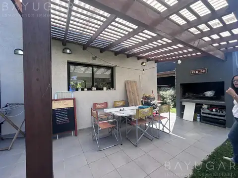 Casa 5 ambientes con 2 baños