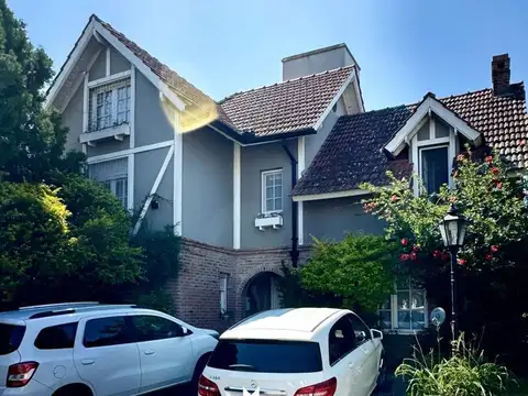 Casa en Venta con 2 cocheras