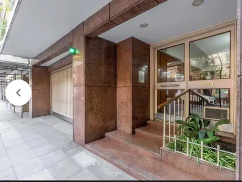 AMPLISIMO DEPARTAMENTO DE 2 AMBIENTES AL FRENTE CON BALCON CORRIDO EXCELENTE UBICACION