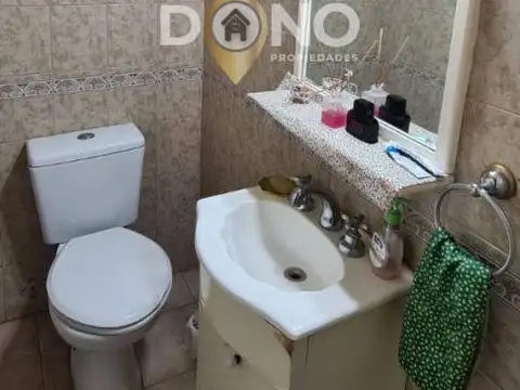 Casa 4 ambientes con 2 baños