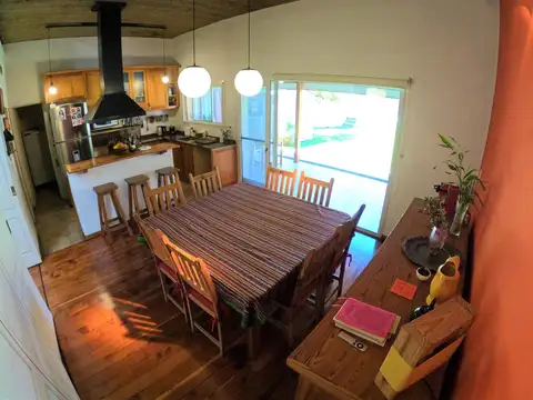 Casa 6 ambientes con 3 baños