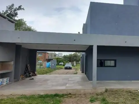 Casa 2 ambientes con 2 baños