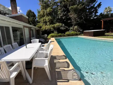 Casa en Venta con 2 cocheras