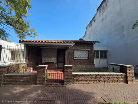 VENTA CASA 4 AMBIENTES CON COCHERA EN EZPELETA