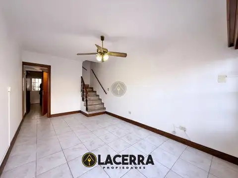 Triplex 3 ambientes con cochera y patio en ALQUILER
