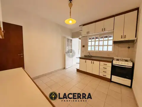 Triplex 3 ambientes con cochera y patio en ALQUILER