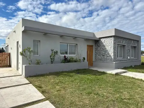 casa 5 ambientes barrio santa emilia pilar del este