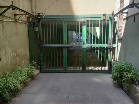 COCHERA en Planta Baja con acceso directo y seguridad 24hs - a metros de Faculta