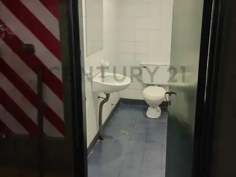 COCHERA en Planta Baja con acceso directo y seguridad 24hs - a metros de Facultad de Medicina
