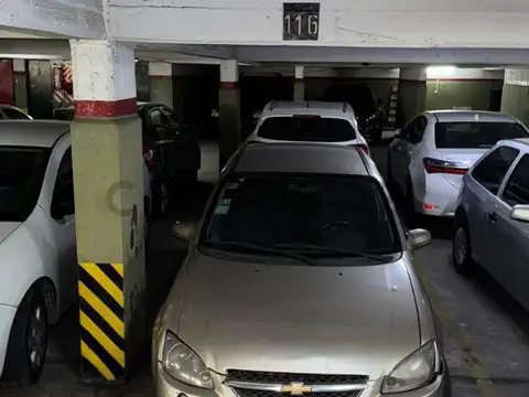 COCHERA en Planta Baja con acceso directo y seguridad 24hs - a metros de Facultad de Medicina