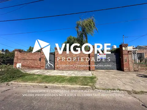 CASA DE 5 AMBIENTES EN VENTA EN LUIS GUILLÓN CON PARQUE, PISCINA Y ALTO POTENCIAL. APTO CREDITO