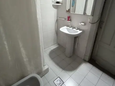 CASA  EN VENTA 2 DORMITORIOS TIRO SUIZO CON LOCAL