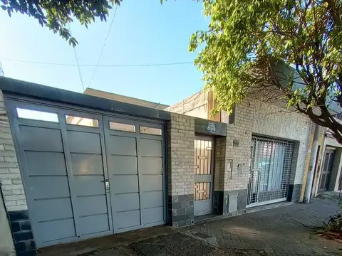 CASA  EN VENTA 2 DORMITORIOS TIRO SUIZO CON LOCAL