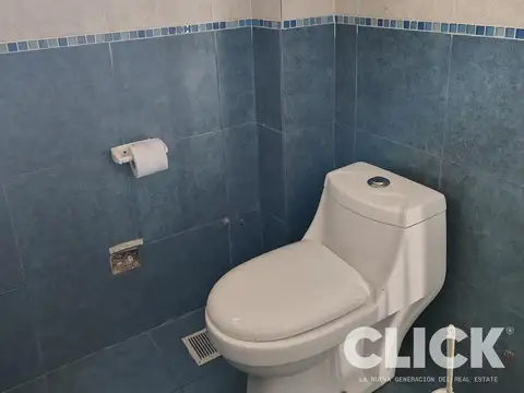 Casa en Alquiler con 2 cocheras