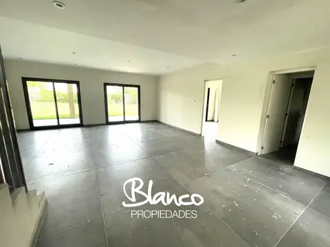 Casa 4 ambientes con 3 baños
