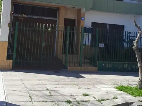 VERSALLES. GALLARDO 900. CASA 5 AMB. GARAGE 2 AUTOS 3 BAÑOS