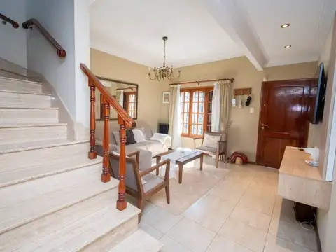 Casa 5 ambientes con 3 baños