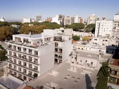 Apartamento 2 dormitorios al frente con terraza, en pozo en  Punta Carretas