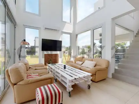 CASA EN VENTA DE 4 DORMITORIOS CASTAÑOS NORDELTA