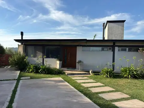 Casa en alquiler anual Canning Barrio La Alameda