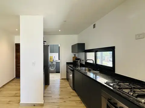 Casa 4 Ambientes con Piscina - Barrio Santa Elena