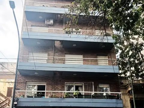 BOEDO : EXCELENTE AMBIENTE DIVIDIDO  BOEDO PLENO POLO GASTRONOMICO