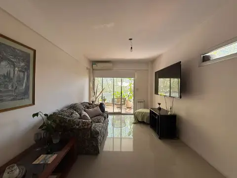 Semipiso 3 Ambientes al Frente con balcón aterrazado- Cochera cubierta-
