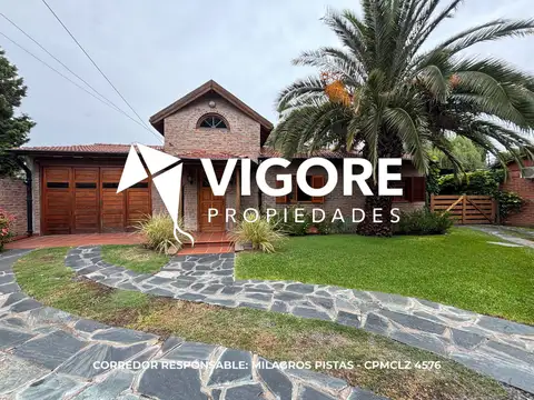 CHALET EN VENTA EN LUIS GUILLÓN | AMPLIO TERRENO DE 1.242 M² | ACEPTA PERMUTA