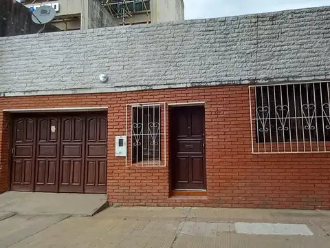 Casa en gran terreno céntrico