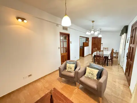 Casa en Venta con 4 cocheras