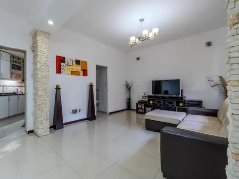 VENTA/PERMUTA - Casa - 2 Dormitorios - Patio y Parrilla - Belgrano, Rosario