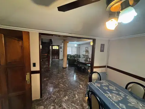 Casa 5 ambientes con 2 baños