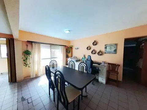 3 ambientes luminoso en planta baja.