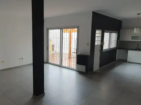 Depto Tipo Casa en Alquiler de 4 ambientes