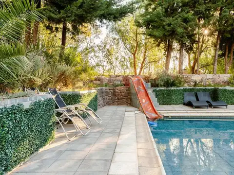 Casa en Venta con 9 cocheras