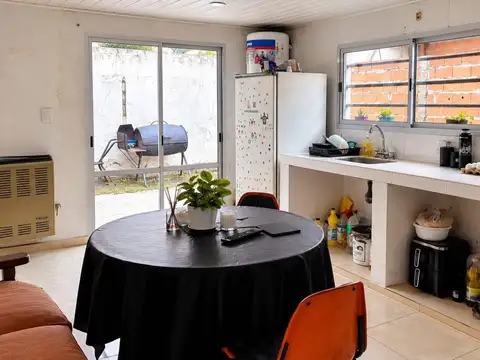 PH 2 ambientes en venta con local comercial, Chascomús