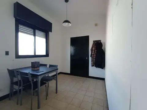 2 ambientes en 2do piso x esc. Bajas expensas, Muy luminoso. Apto credito