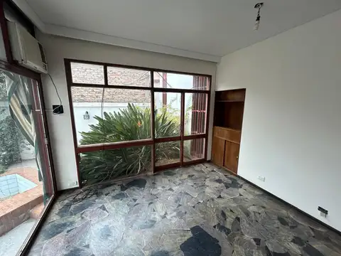 Casa 8 ambientes con 5 baños