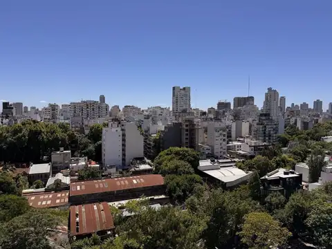 En venta 3 ambientes en Colegiales, piso 12 - reciclado a nuevo