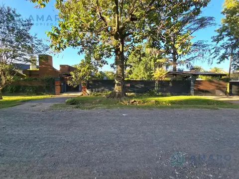 VENTA · CASA · 4 DORMITORIOS · JARDÍN · PISCINA · FUNES